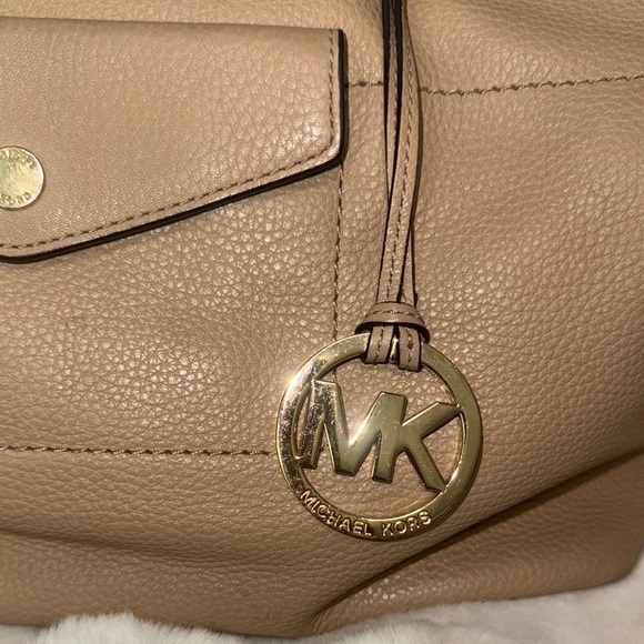Michael Kors Tan Shoulder Bag with Gold Accents - Picture 2 of 14
